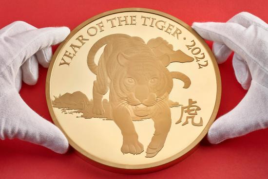 reverse side of the single 8 kilo gold proof coin that the Royal Mint produced in 2022 for the Year of the Tiger